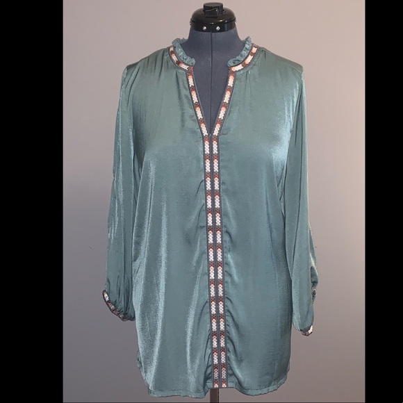 Turquoise sage long sleeve cutout blouse plus size - Picture 2 of 5